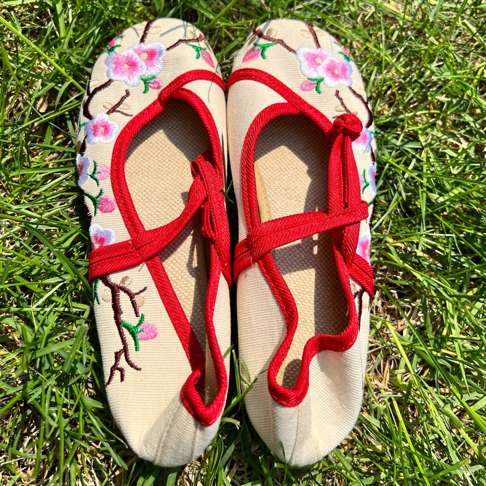 Beijing Women’s Hanfu Embroidered Cloth Shoes